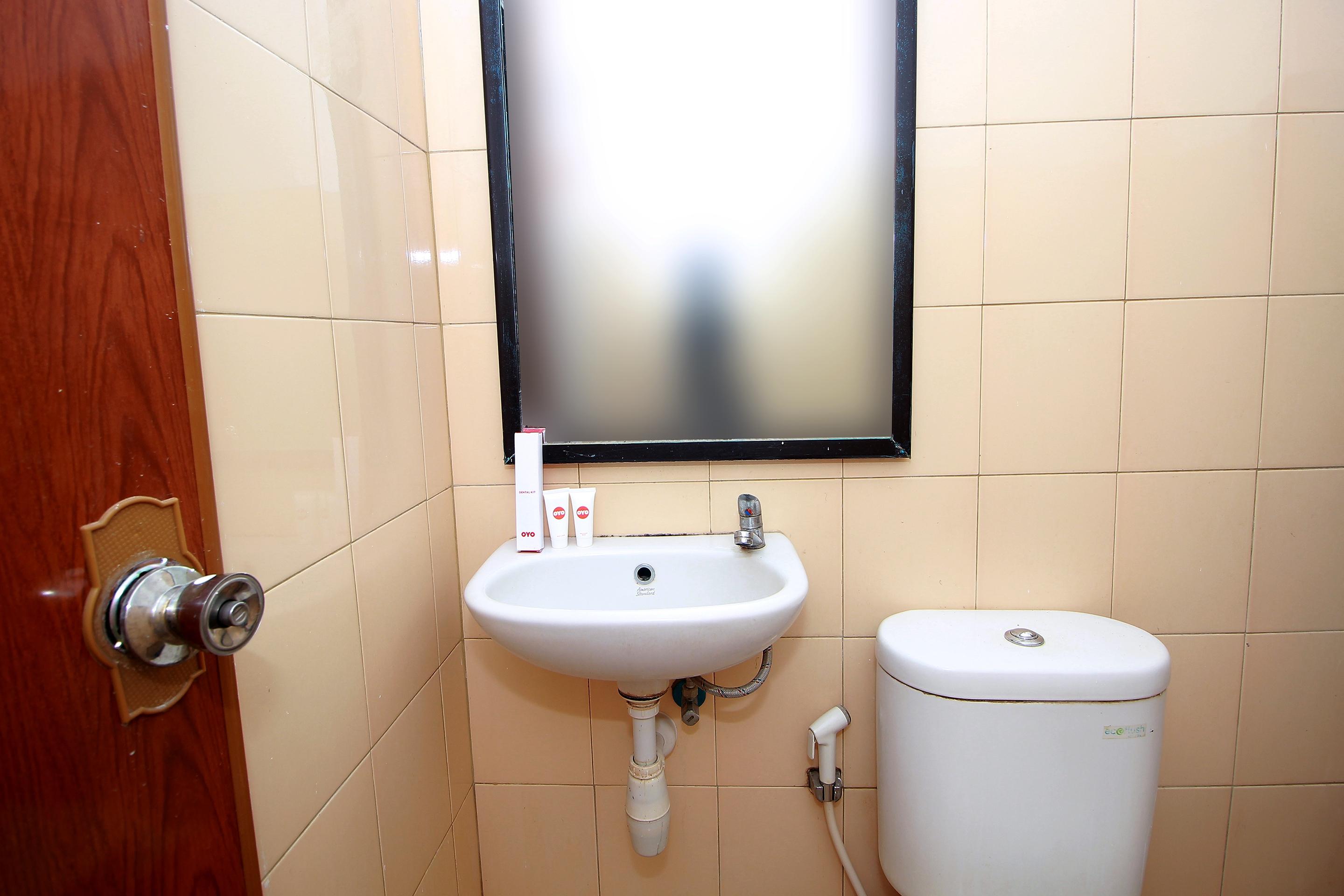 Super Oyo 1678 Jati Exclusive Homestay Bengkulu Exterior foto
